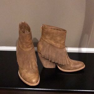Fringe boots